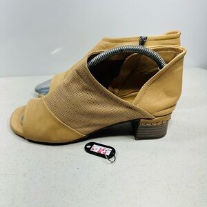 Mago leather heeled open toe shoes size 41 -10-10,5